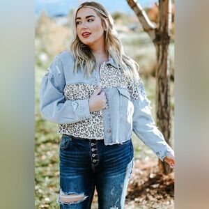Plus Size Leopard Raw Hem Distressed Spliced Denim Jacket